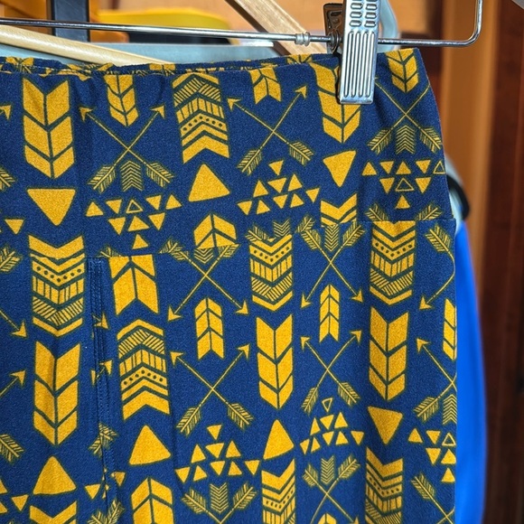 NWOT LuLaRoe Leggings Navy Blue Orange Arrows OS One Size (2-10) - Picture 2 of 6
